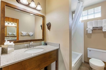Standard Room, Multiple Beds, Non Smoking, Refrigerator & Microwave