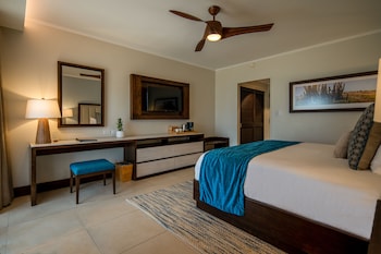 Deluxe Room, Partial Ocean View
