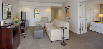 King Bed Corner Room Non Smoking