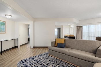 Family Suite, 2 Bedrooms, 2 Bathrooms, 1 King, 1 Queen
