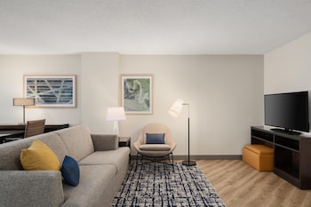 Family Suite, 2 Bedrooms, 2 Bathrooms, 1 King, 1 Queen
