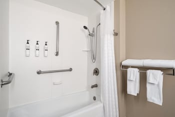 2 Double Beds, 1 Bedroom Mobility Access (Accessible Tub)