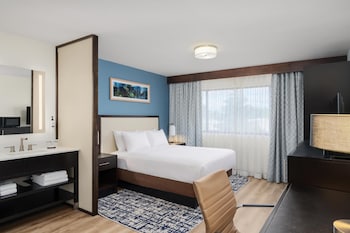 Urban Room, 1 Queen Bed, Shower Only