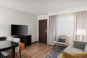 2 Room Suite, 1 King Bed with Queen Sofabed
