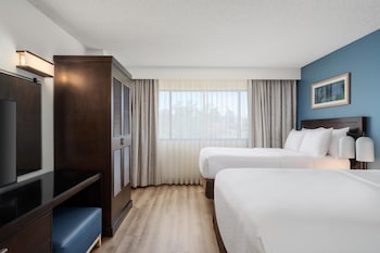 2 Room Suite, 2 Double Beds with Queen Sofabed