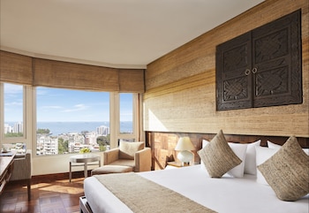 Deluxe Room, 1 Queen Bed, City View