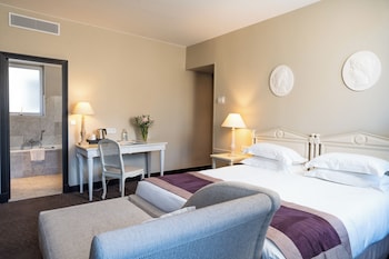 Deluxe Room (Wine tasting included)