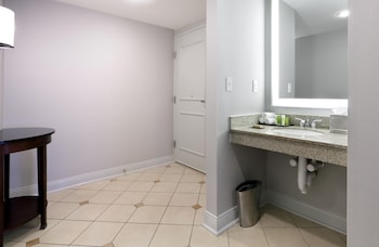 Room, 1 King Bed, Mobility Accessible, Microwave
