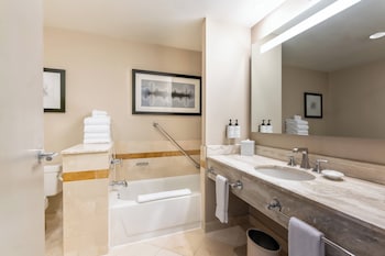 Junior Suite, 1 King Bed, City View, Tower (Premier, Executive Tower)