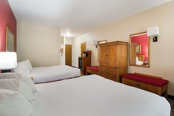 Standard Room, 2 Queen Beds, Accessible, Bathtub