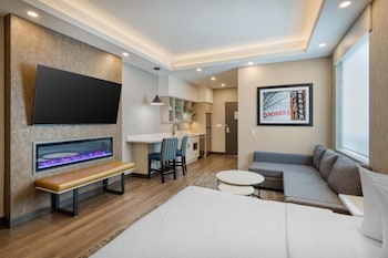 Suite, 1 King Bed, Non Smoking, Kitchenette (Shower Only;with Sofabed)