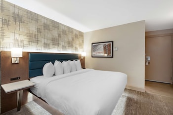 Suite, 1 Queen Bed, Non Smoking, Jetted Tub