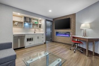 Suite, 1 Queen Bed, Non Smoking, Jetted Tub