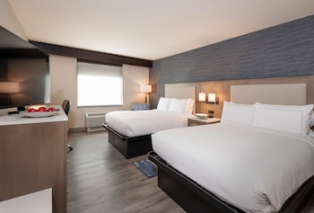 Room, 2 Queen Beds, Refrigerator