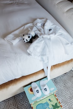 Premier Room, 1 King Bed, City View