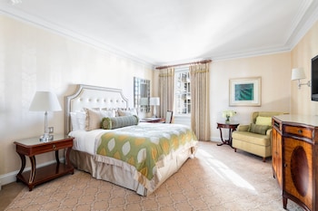 Accessible Deluxe Room King Bed