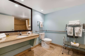 Standard Room, 2 Queen Beds, Accessible, Bathtub
