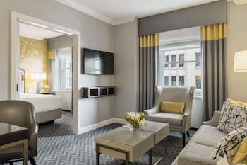 Suite, 1 King Bed with Sofa bed, City View (1 Bedroom)