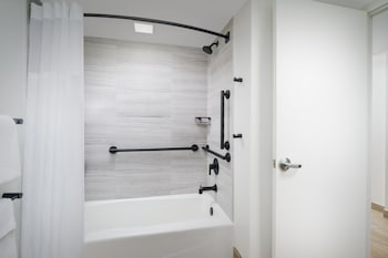 Room, 2 Queen Beds, Accessible, Balcony (City View)