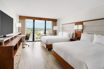 Room, 2 Queen Beds, Balcony, City View (High Floor)