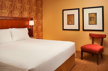 Deluxe Room, 1 King Bed with Sofa bed