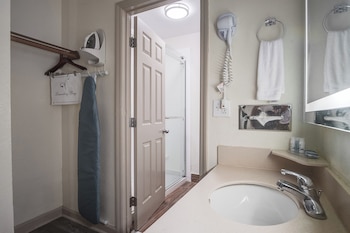Room, 2 Queen Beds, Mobility Accessible, Non Smoking (Roll-in Shower)