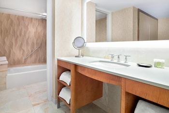 Deluxe Suite, 1 King Bed