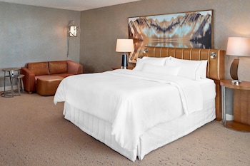 Deluxe Room, 1 King Bed