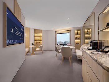 Jinling Tower Magic Three-Bedroom Family Room