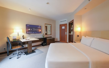 Jinling Tower Classic Deluxe Room(Queen)