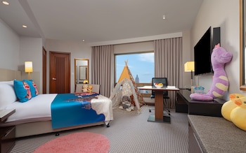 Jinling Tower Cozy Twin Family Room