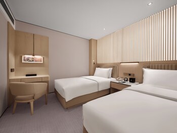Jinling Tower Magic Three-Bedroom Family Room