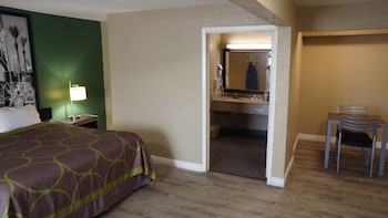 Room, 1 King Bed, Accessible, Non Smoking (Mobility,Hearing,Roll-In Shower)