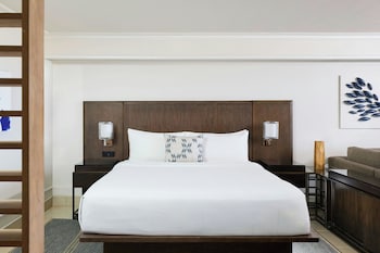 Junior Suite, 1 King Bed, Oceanfront (Ground floor)
