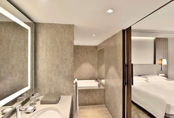 Executive Suite (Regency)