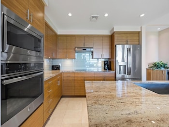 Condo, 2 Bedrooms, Oceanfront (F109)