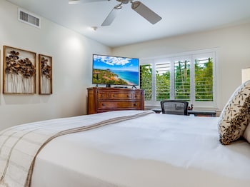 Condo, 2 Bedrooms, Oceanfront (B205)