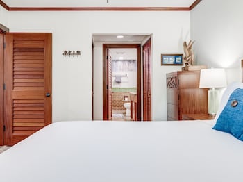 Condo, 2 Bedrooms, Oceanfront (B204)