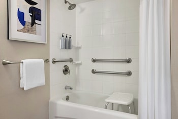 Room, 2 Queen Beds, Hearing Accessible (Accessible Bathtub)