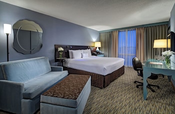Suite, 1 King Bed (CEO)