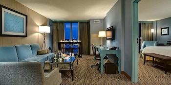 Suite, 1 King Bed (CEO)