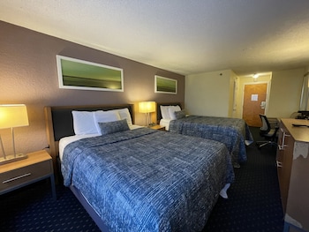 Standard Queen Queen Lake View