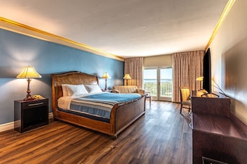 1 King Bed, Balcony, Bay View, Non-Smoking