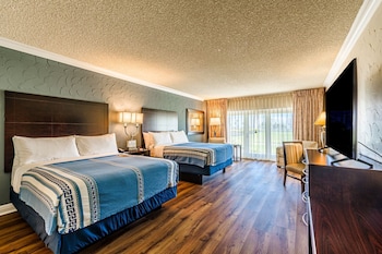 2 Queen Beds, Deluxe Room, Non-Smoking