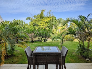 Premium Room, 1 King Bed, Garden View