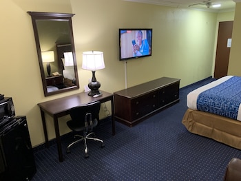 Room, 1 Queen Bed, Accessible, Non Smoking (Mobility, Tub w/ Grab Bars)