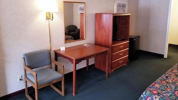 Traditional Room, 1 King Bed, Non Smoking, Private Bathroom