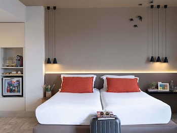 Classic Triple Room, 2 Twin Beds (and 1 sofa)