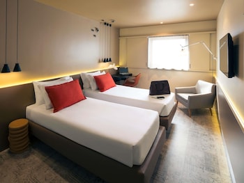 Superior Room, 2 Twin Beds, City View