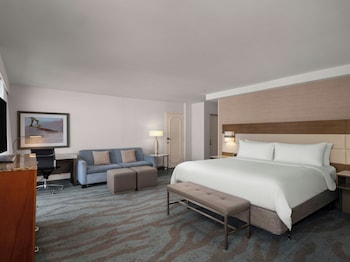 Junior Suite, 1 King Bed with Sofa bed (Sunset View)